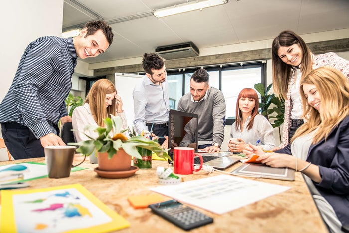 Si ya tienes la idea de qué quieres emprender, pero te falta el capital necesario, aquí te contamos como encontrar inversionistas, y a qué fondos de inversión y apoyos puedes acceder en México.