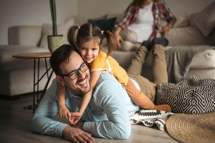 Un fondo de ahorro educativo es una cuenta de ahorro específica para este fin, en otras palabras, es una manera de ahorrar para cubrir los costos de la educación superior de tus hijos.