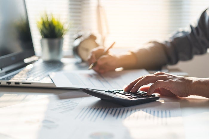 Un presupuesto empresarial te permie planificar tus ingresos y gastos futuros.